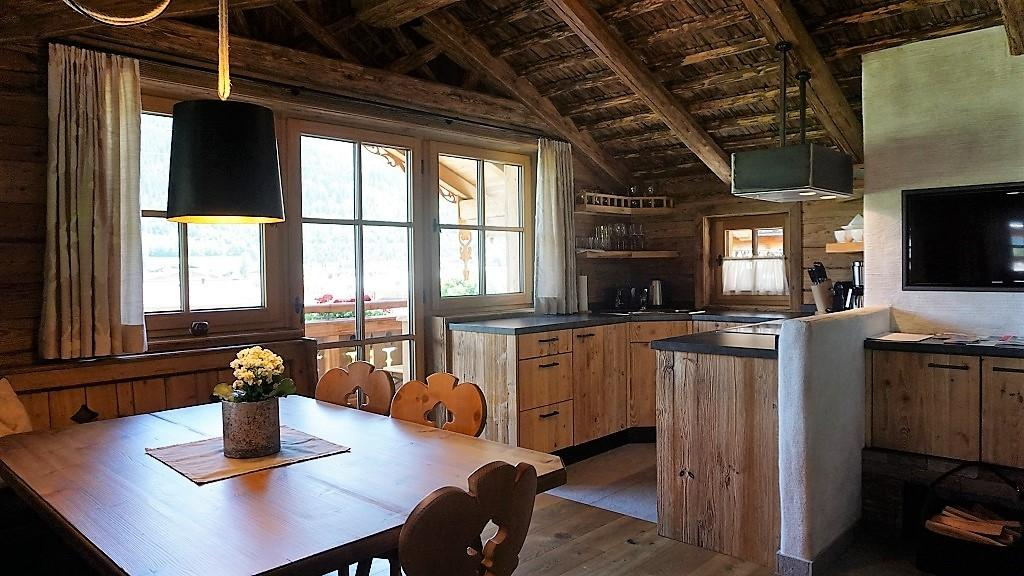 Premium Chalet Gipfelst�rmer im Salzburgerland ... das gem�tliche Wohn- & Esszimmer 